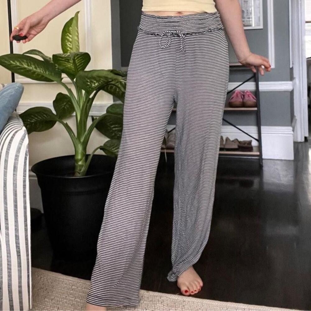 Aerie Women's Nautical Light Weight Navy Blue Striped Pants